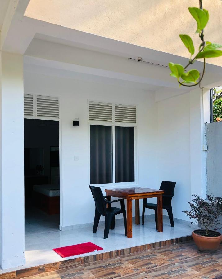 Senarathna Guest House Weligama Exterior photo